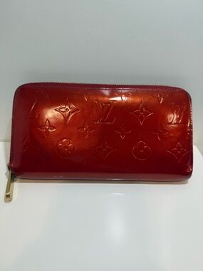 Louis Vuitton Patent Vernis Monogram Zip Wallet in Shiny Red